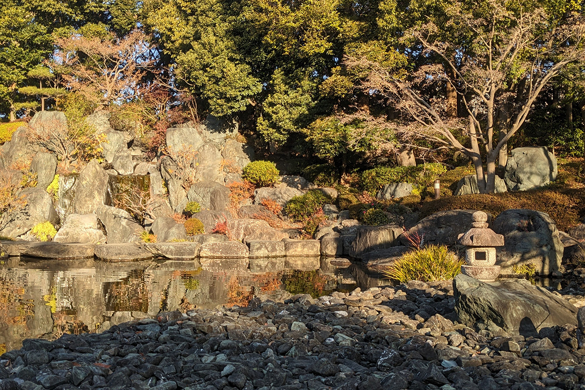 洲浜と岬灯籠（すはまとみさきどうろう）